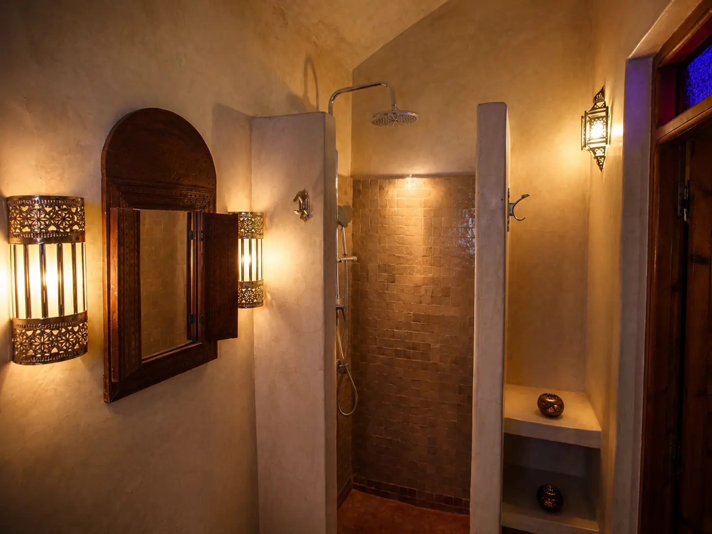 The ensuite shower lit by lanterns